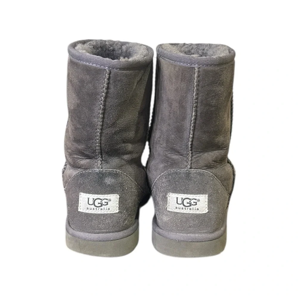 UGG Women’s Classic Short Grey Suede Boots 5251 Size 6